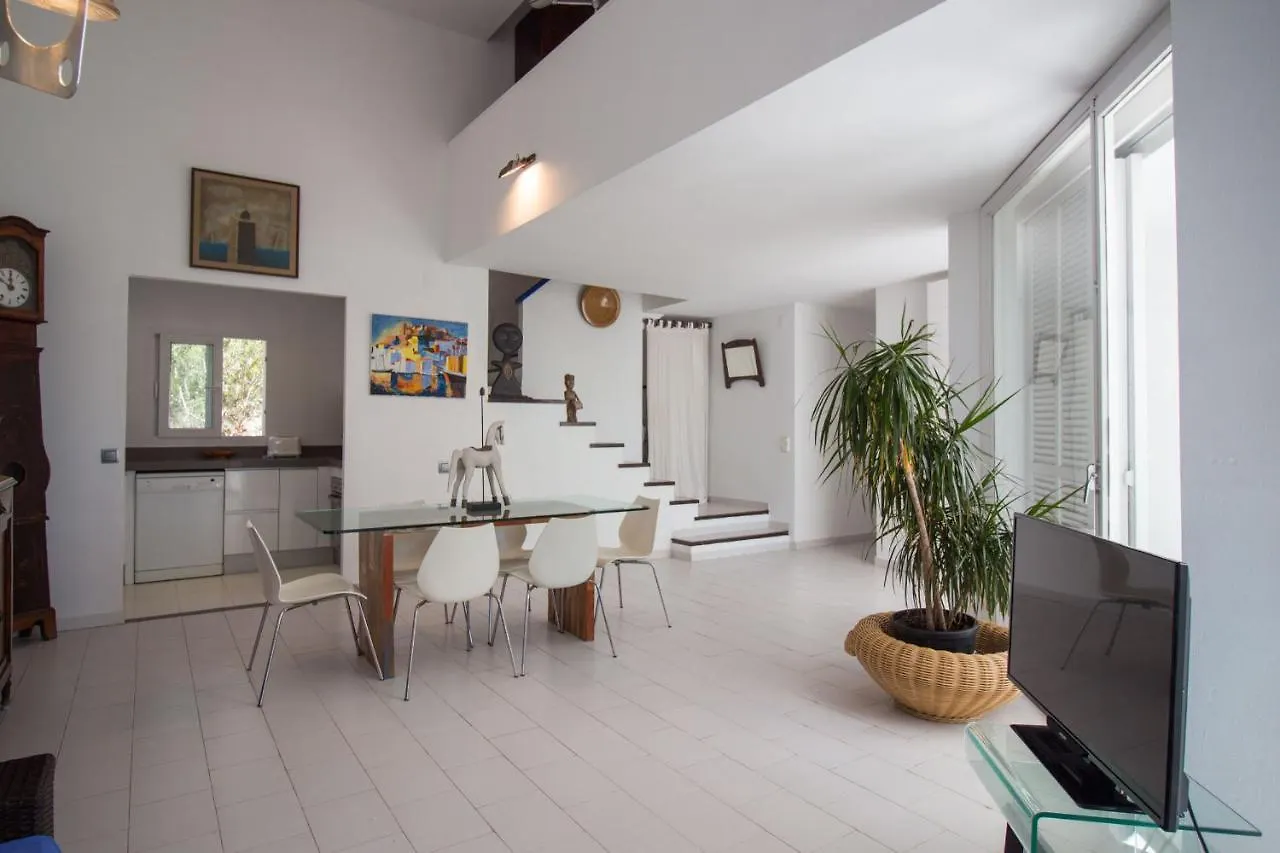 Villa Arola カラ・コムテ